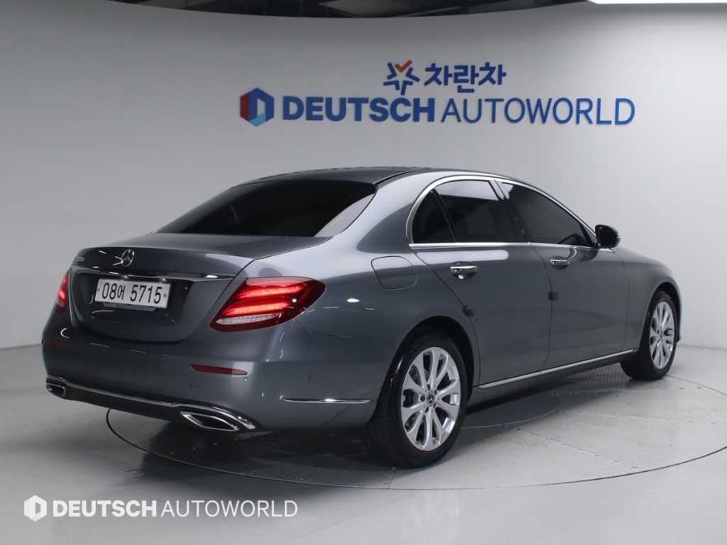 Mercedes Benz E class - Vista 2