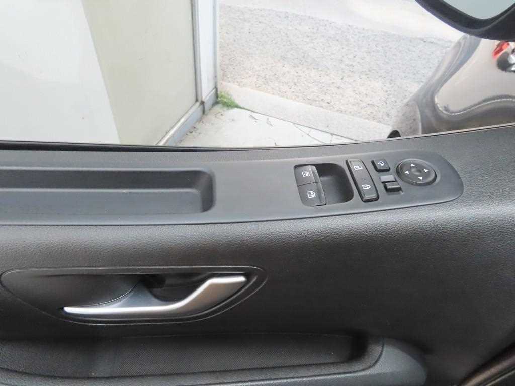HYUNDAI Staria - Vista 9