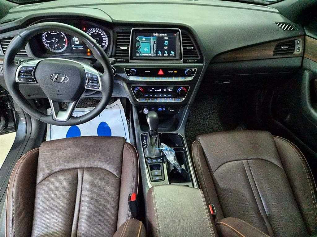 HYUNDAI Sonata - Vista 10