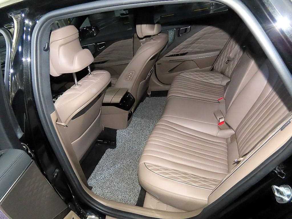 KIA K8 - Vista 7