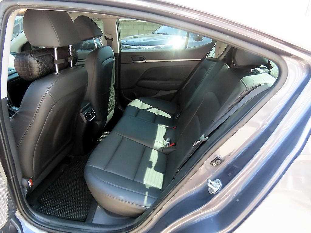 HYUNDAI Avante - Vista 6