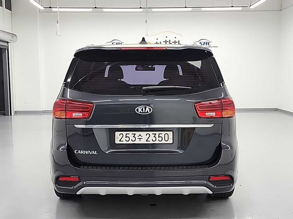 KIA Carnival - Vista 3