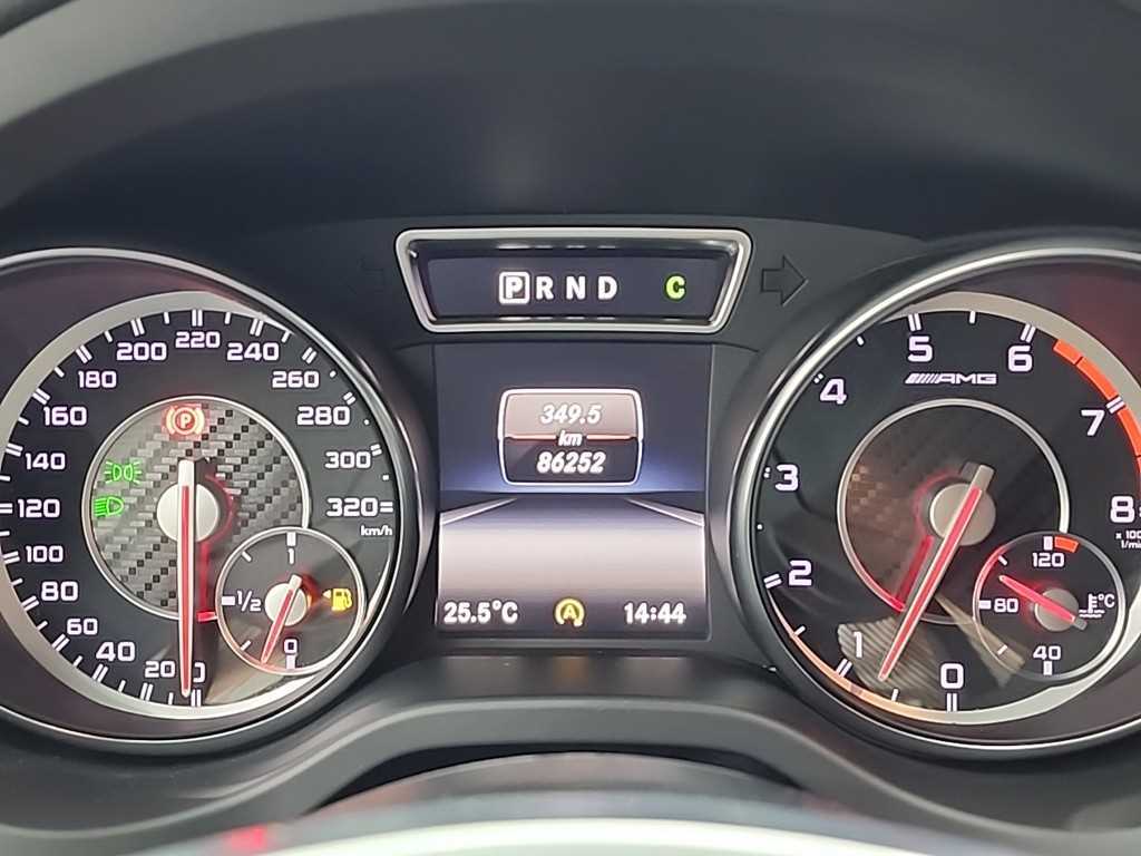 Mercedes Benz GLA Class - Vista 6