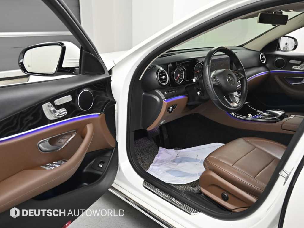 Mercedes Benz E class - Vista 11