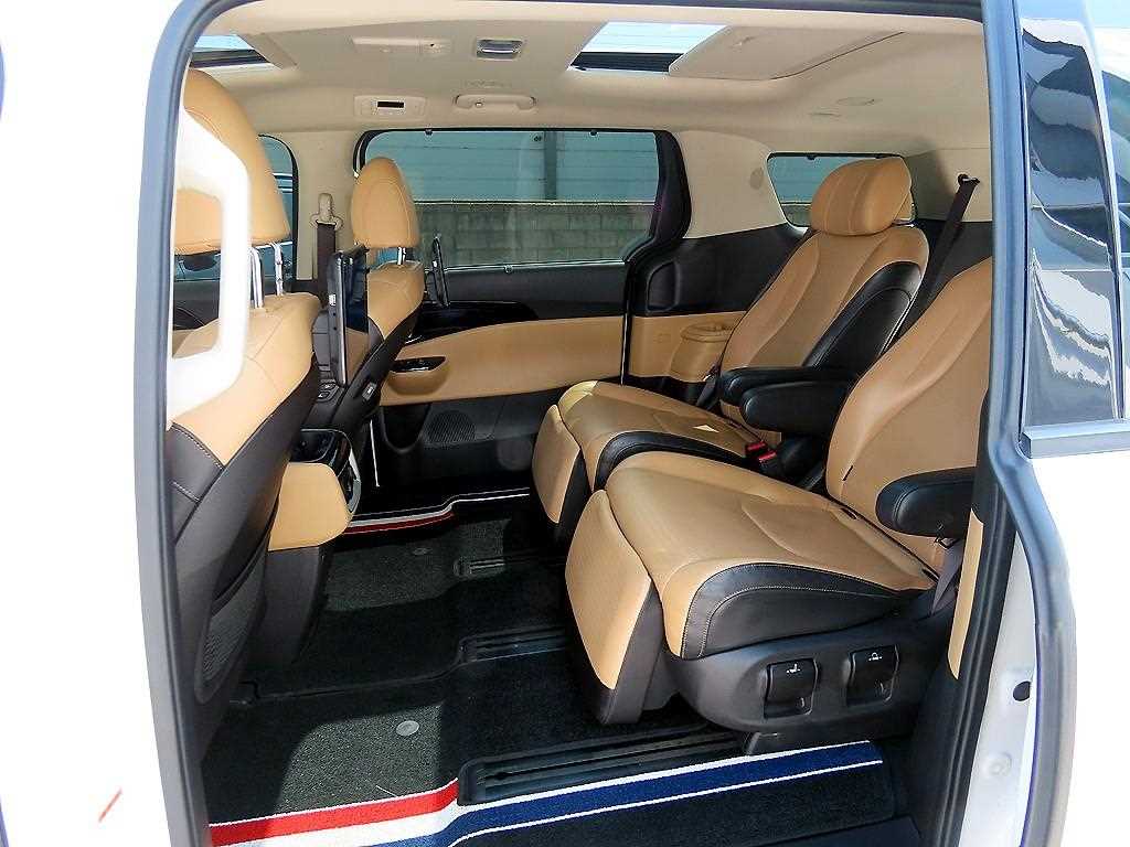 KIA Carnival - Vista 6