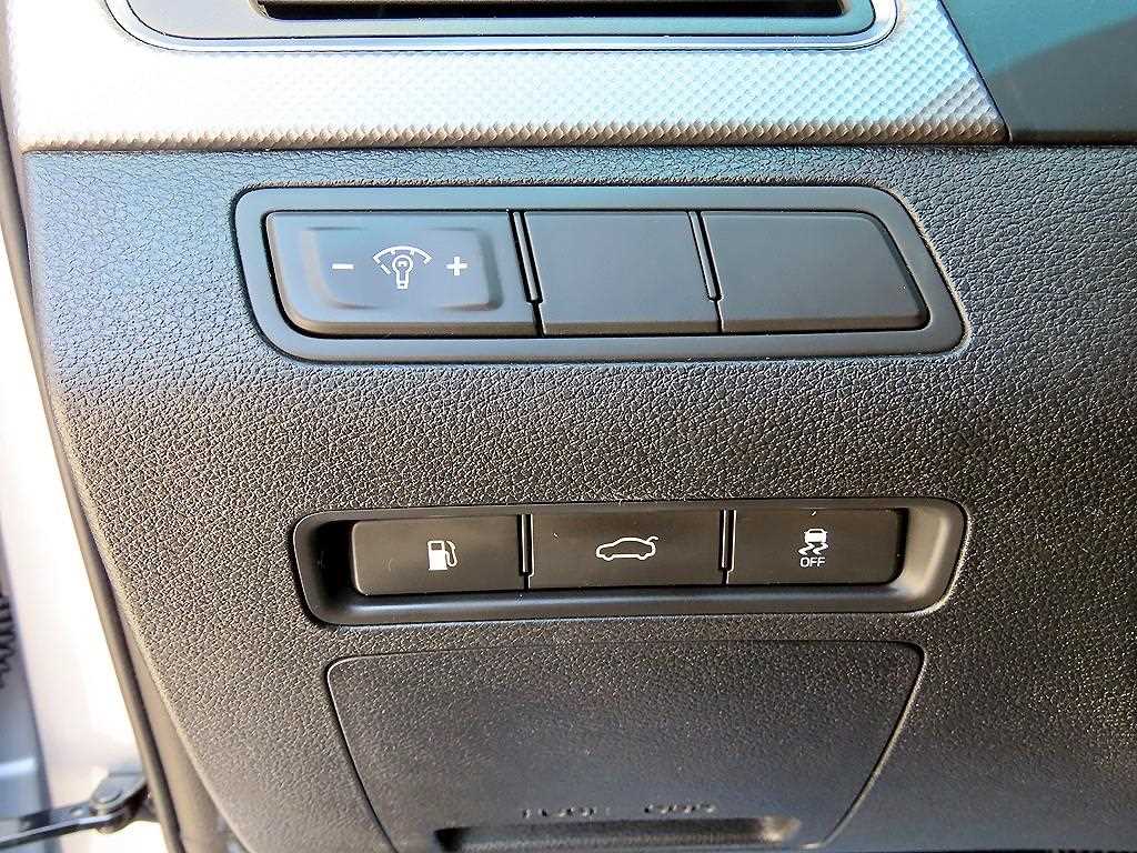 HYUNDAI Sonata - Vista 12