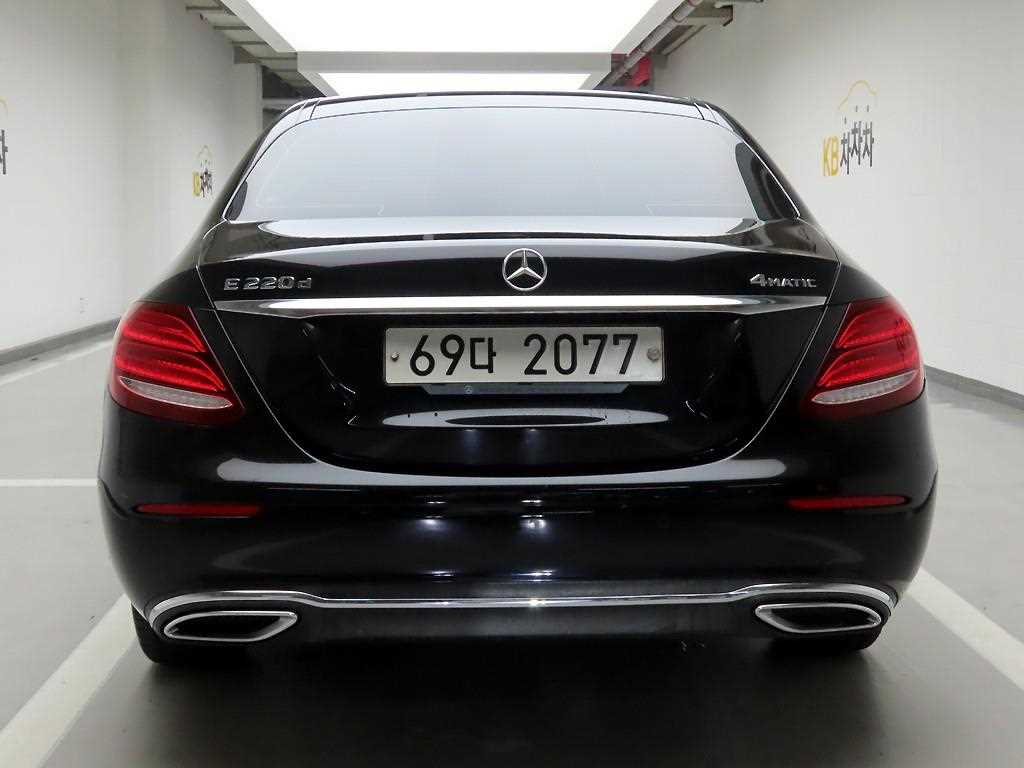 Mercedes Benz E class - Vista 3
