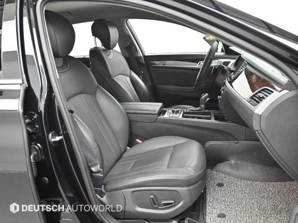 HYUNDAI Genesis - Vista 10