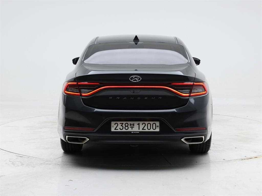 HYUNDAI Grandeur - Vista 5