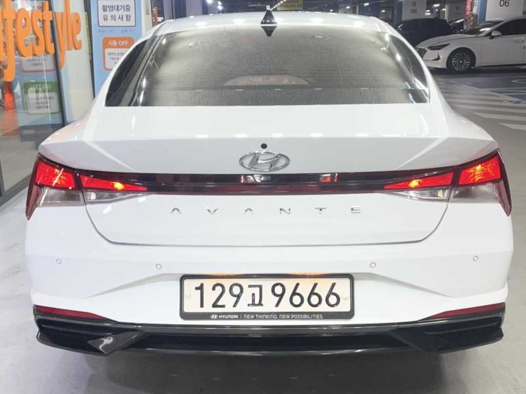 HYUNDAI Avante - Vista 5