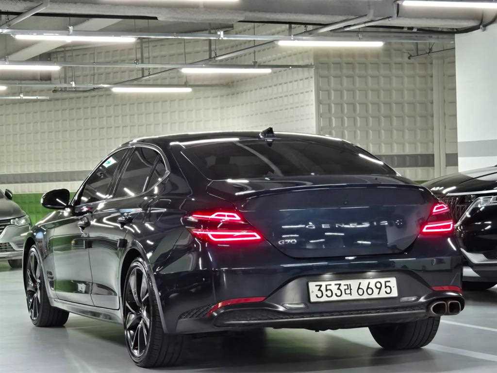 Genesis G70 - Vista 5