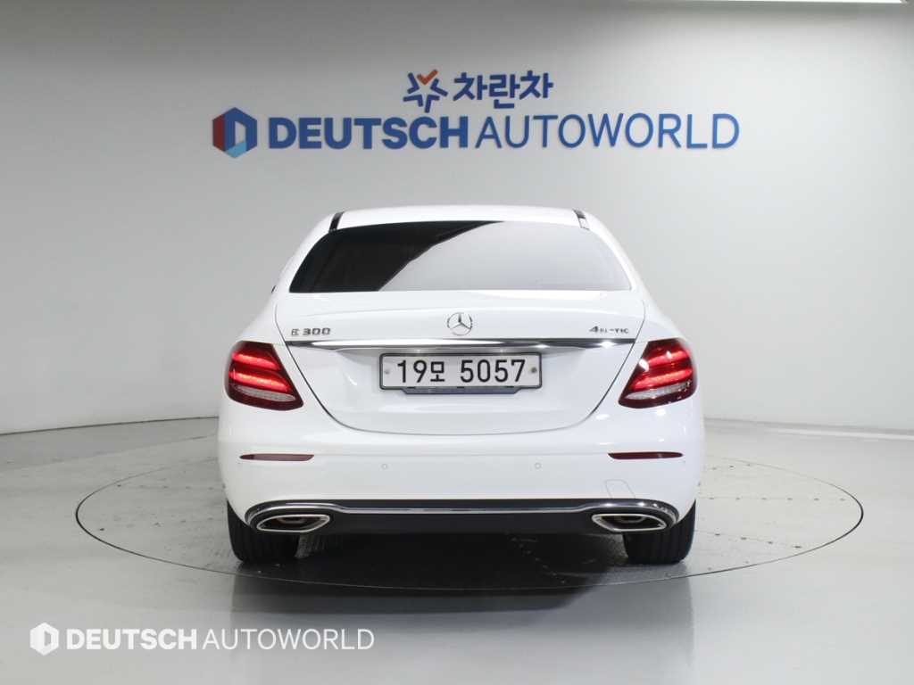 Mercedes Benz E class - Vista 5