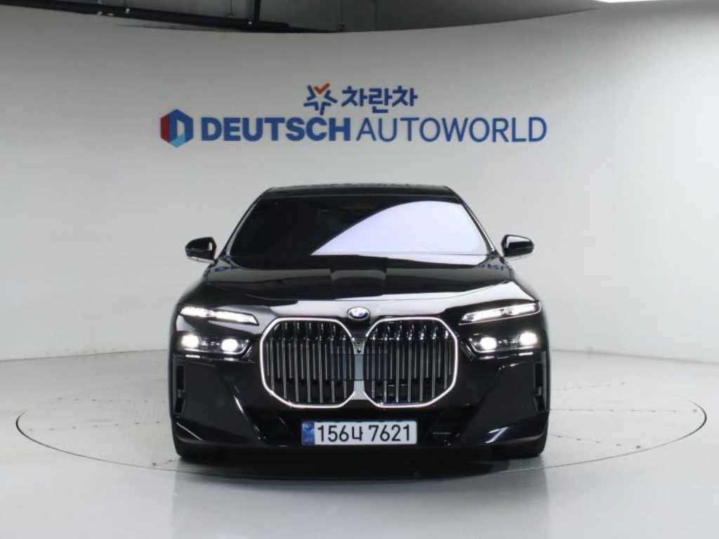 BMW 7 Series - Vista 3