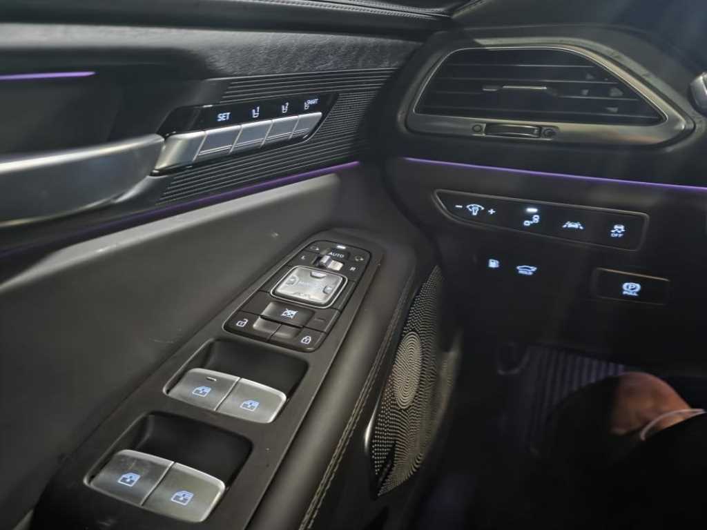 Genesis G90 - Vista 3