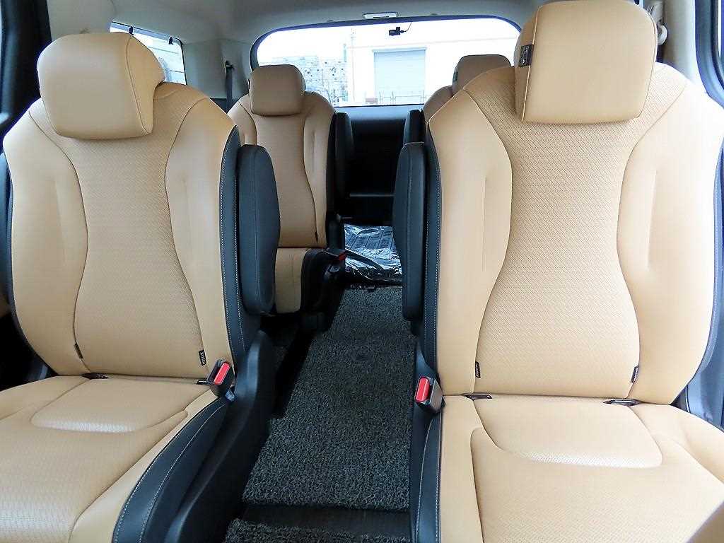 KIA Carnival - Vista 7