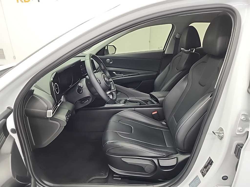 HYUNDAI Avante - Vista 11