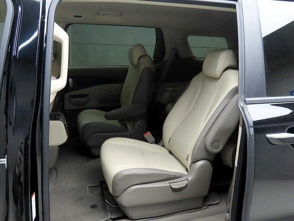 KIA Carnival - Vista 6