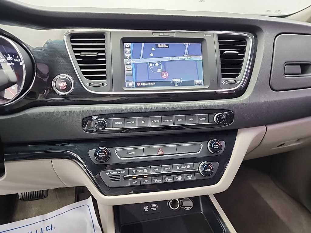 KIA Carnival - Vista 10