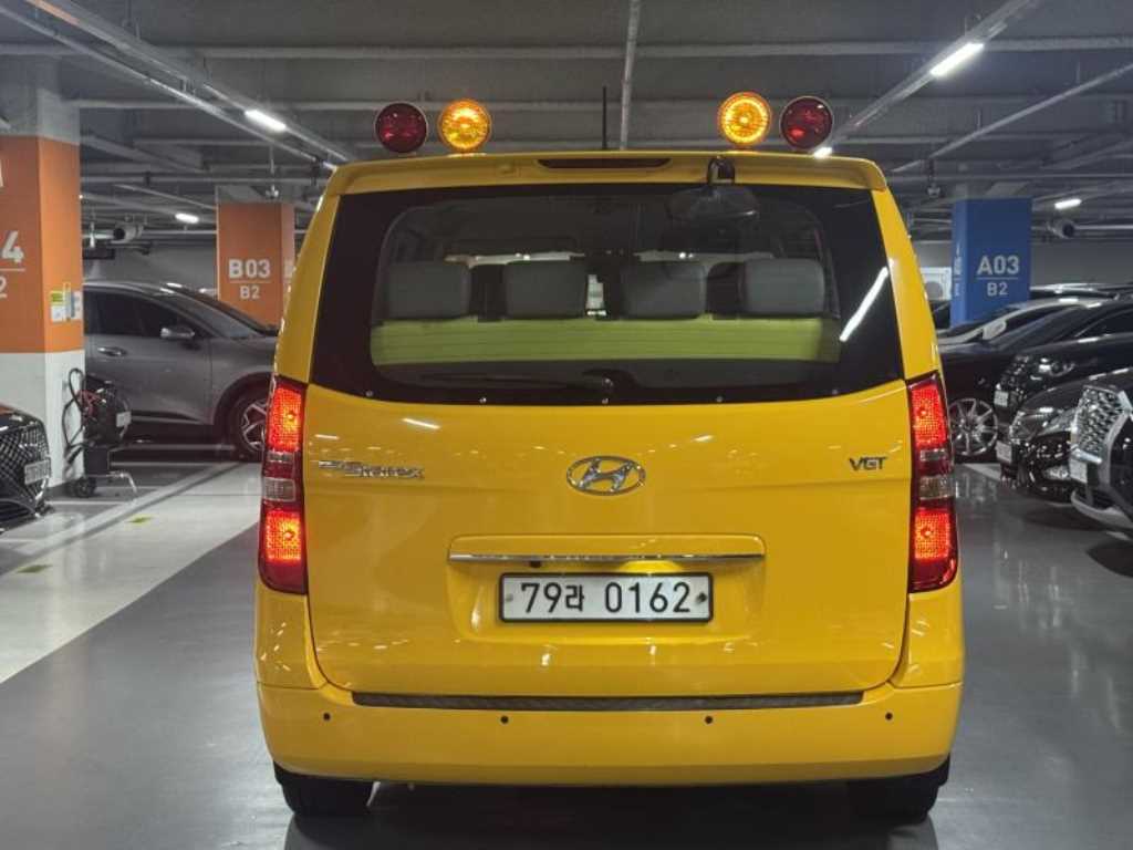 HYUNDAI Starex - Vista 4