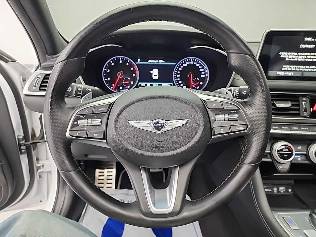 Genesis G70 - Vista 10