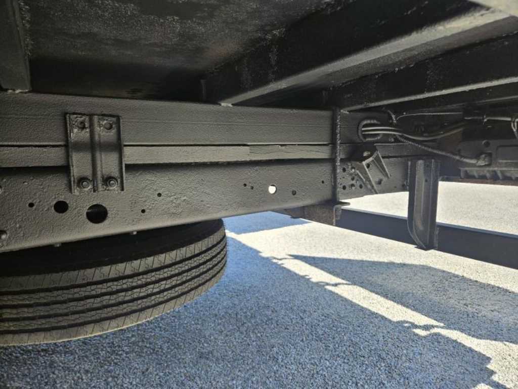 medium and large cargo truck - Vista 9
