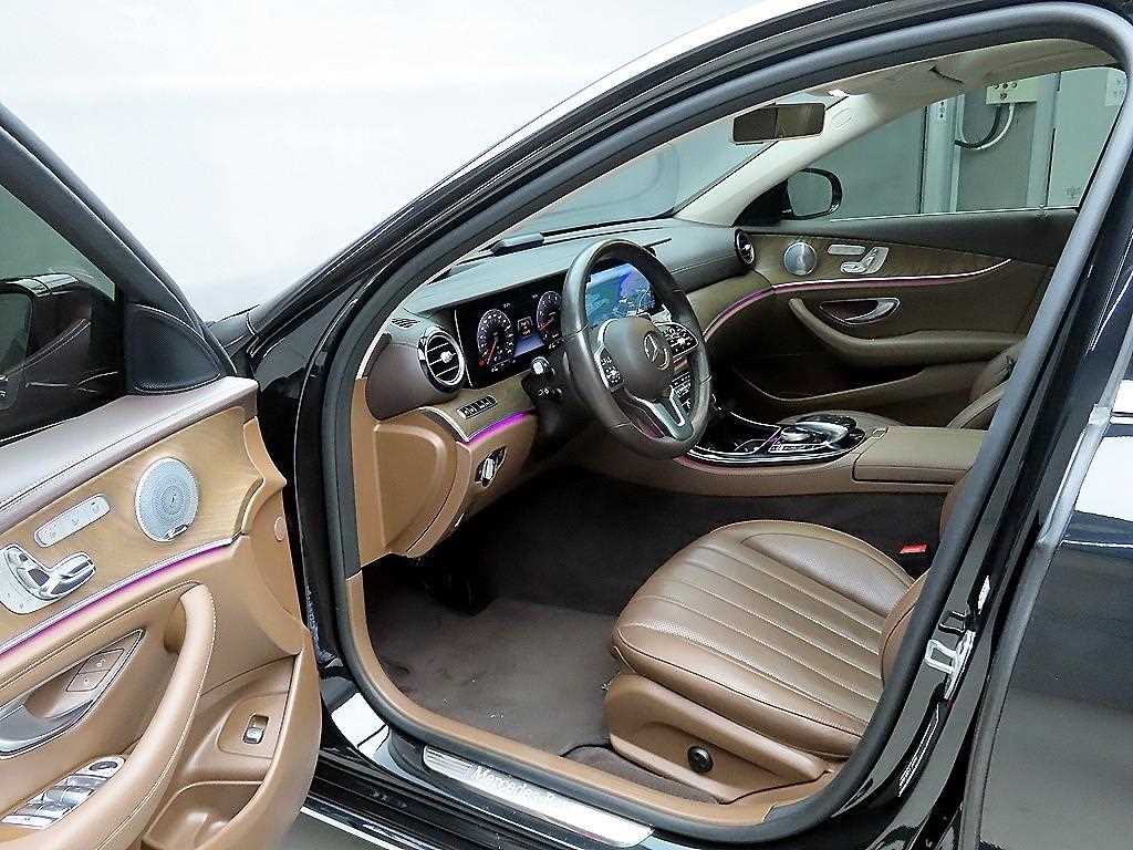 Mercedes Benz E class - Vista 5