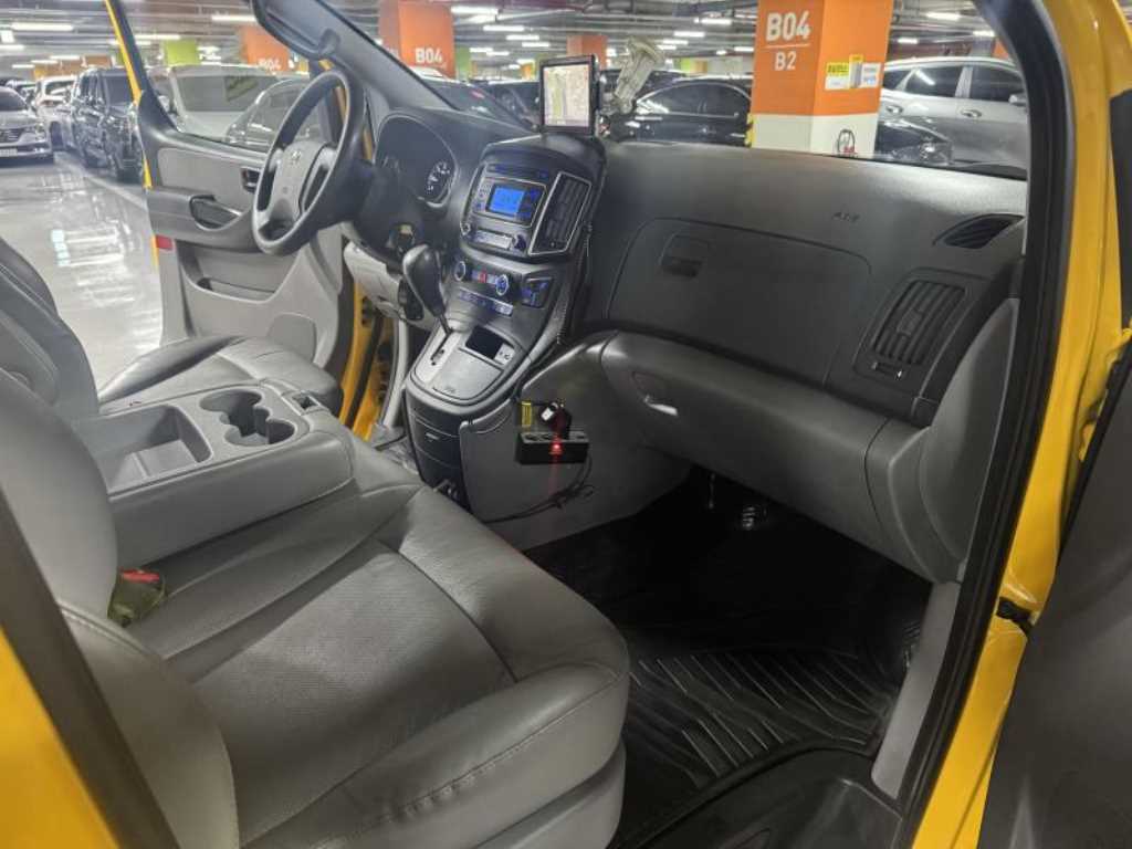 HYUNDAI Starex 2019 Amarillo - Importación desde Corea - HF Imports Iquique - Foto 16