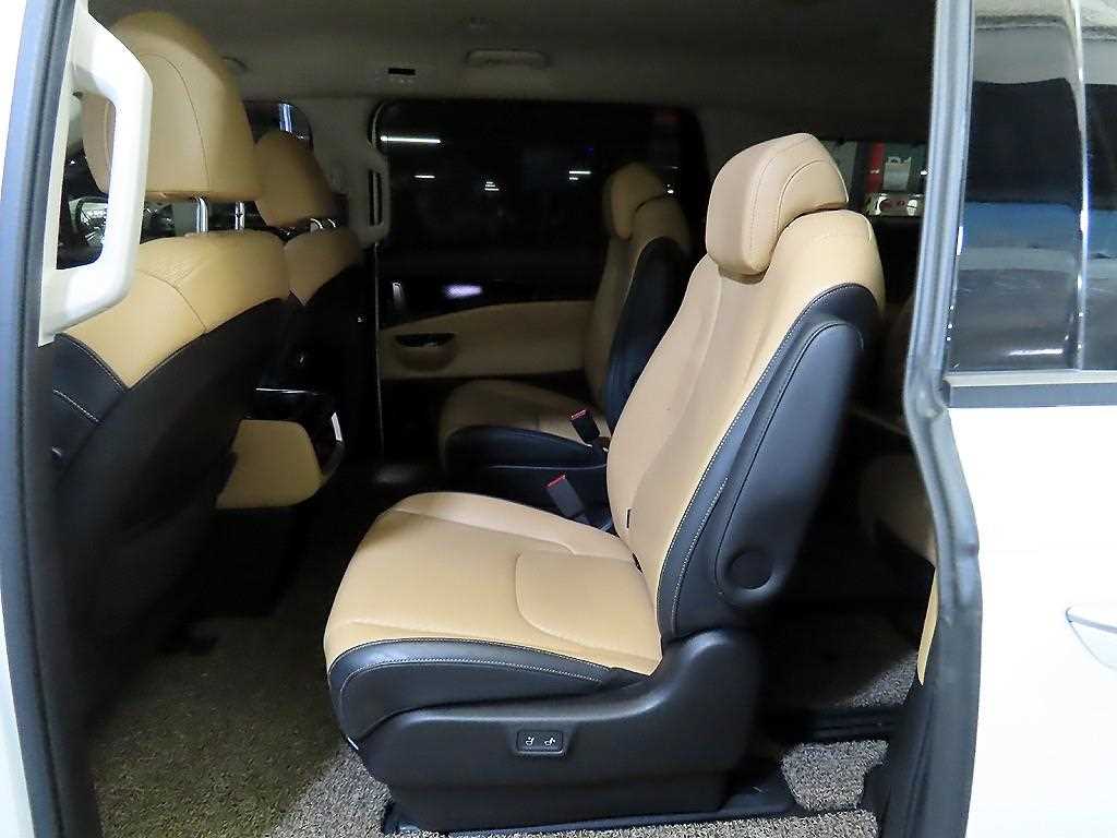 KIA Carnival - Vista 7