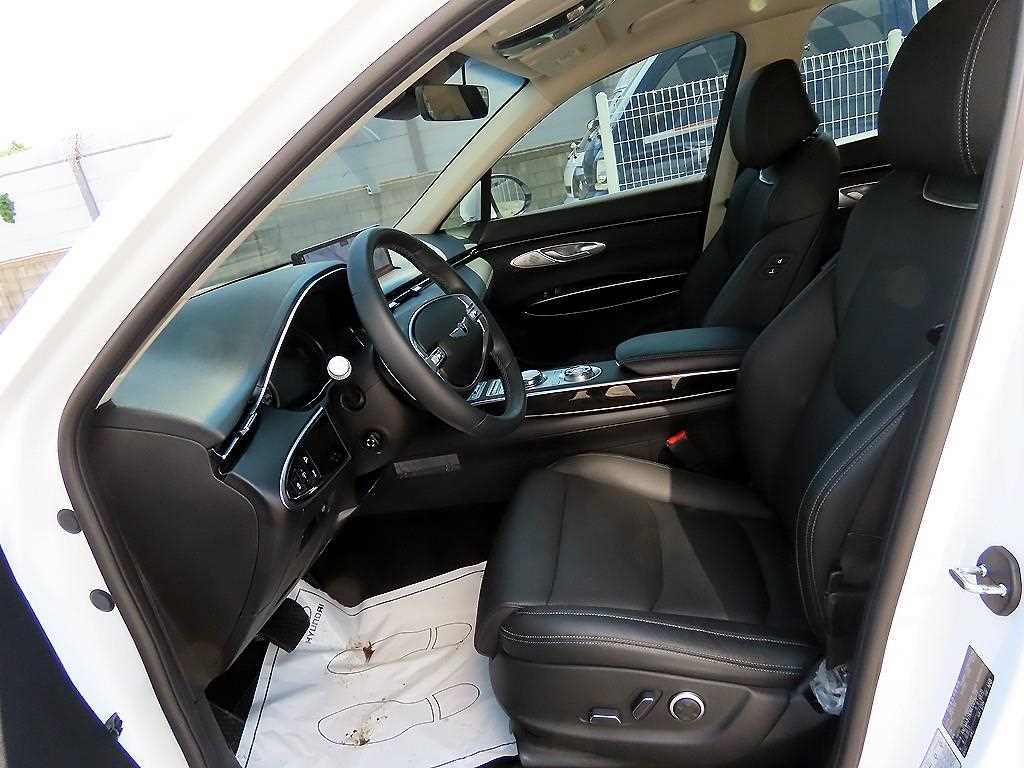 Genesis GV70 - Vista 5