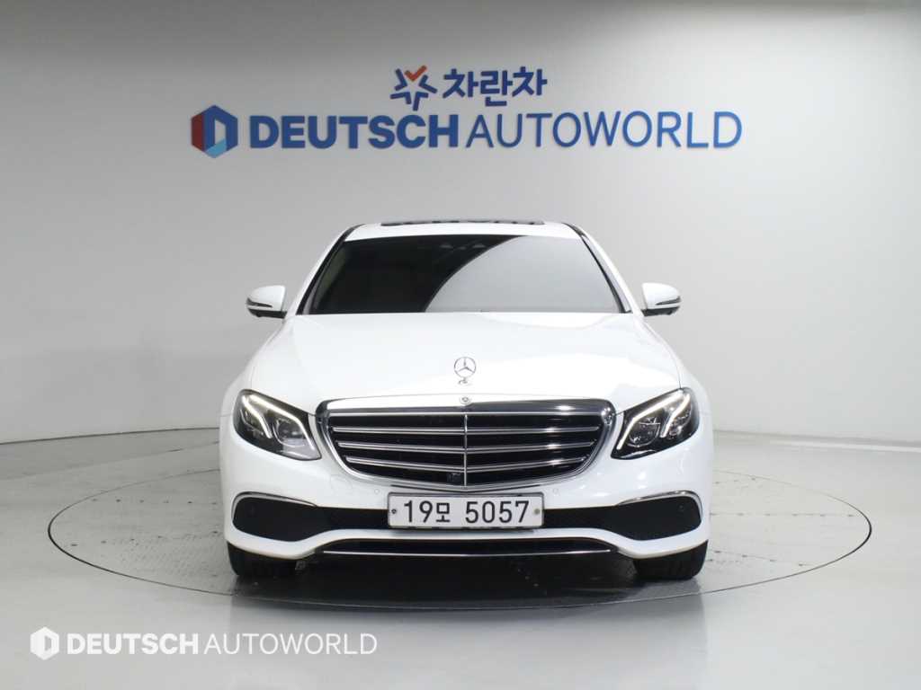 Mercedes Benz E class - Vista 4