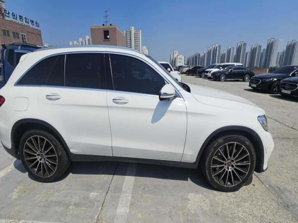 Mercedes Benz GLC Class - Vista 3