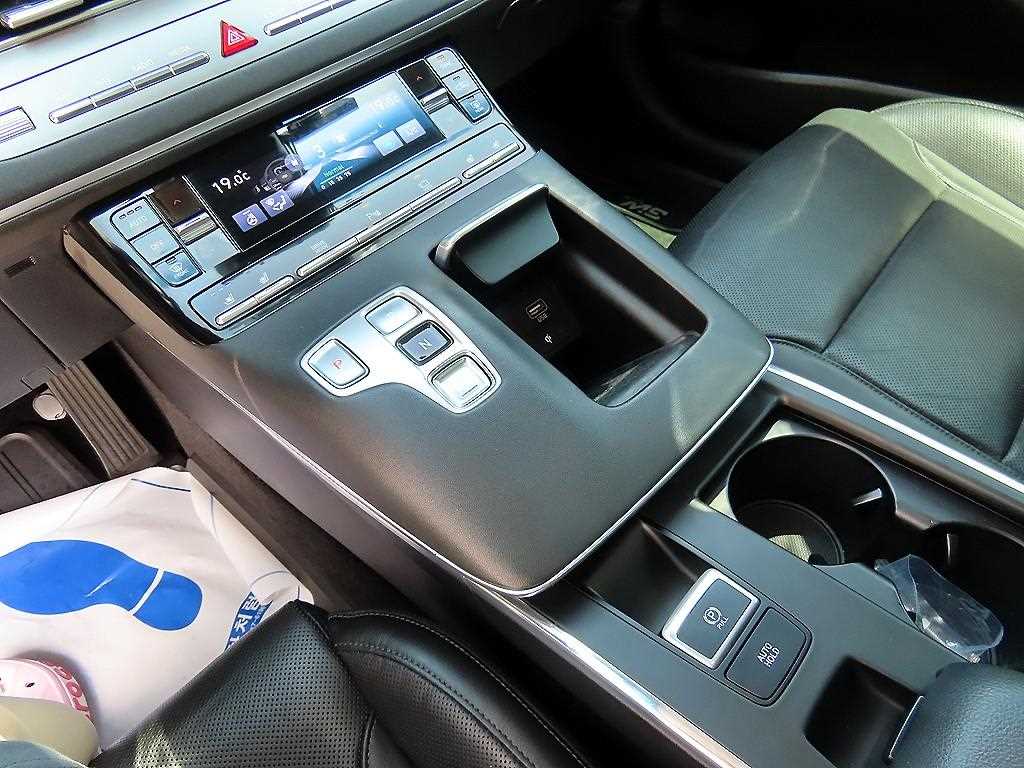 HYUNDAI Grandeur - Vista 11