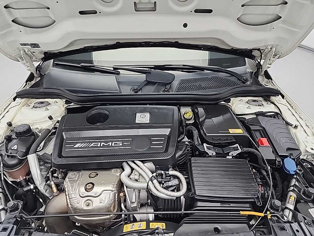 Mercedes Benz GLA Class - Vista 5