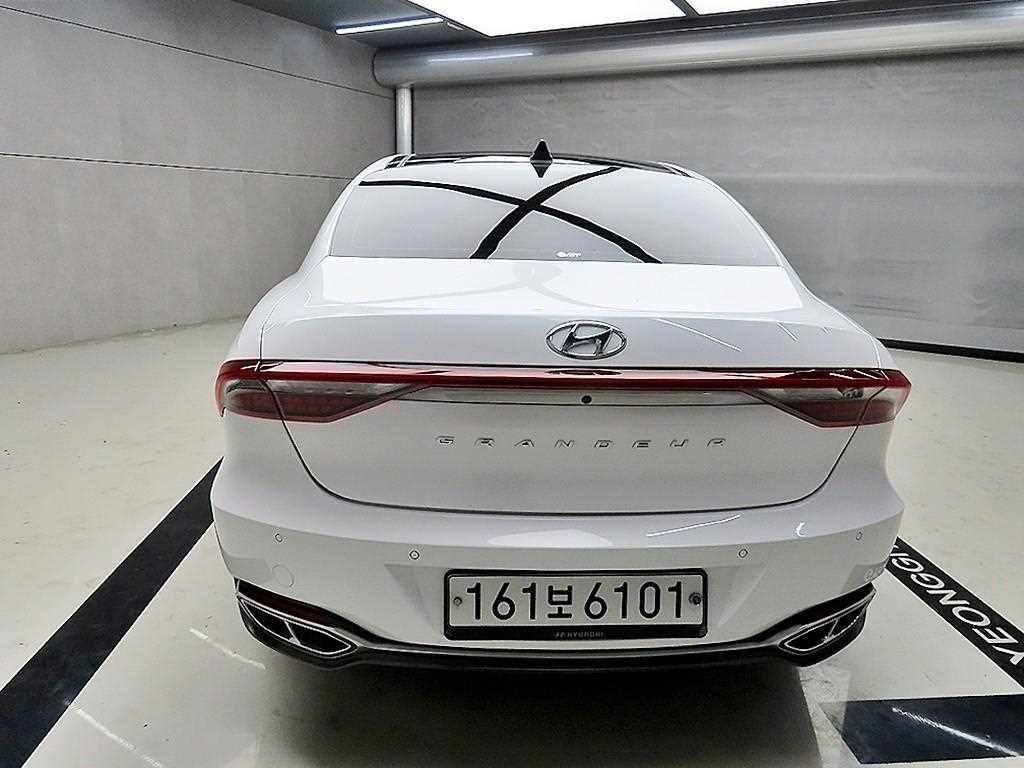 HYUNDAI Grandeur - Vista 3