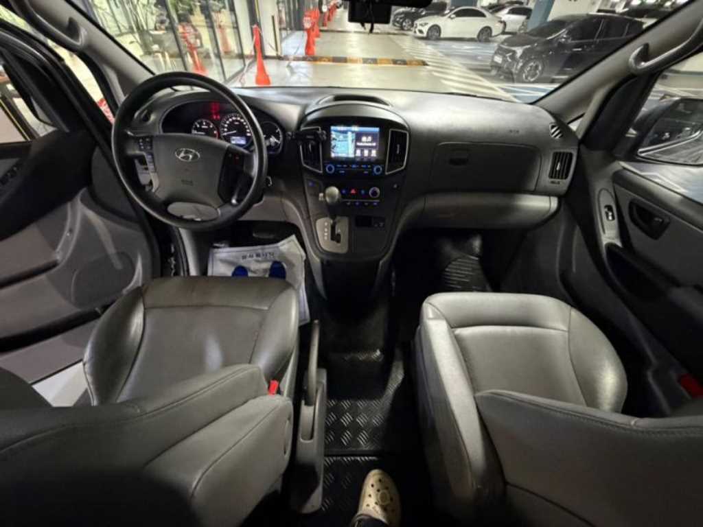 HYUNDAI Starex - Vista 6