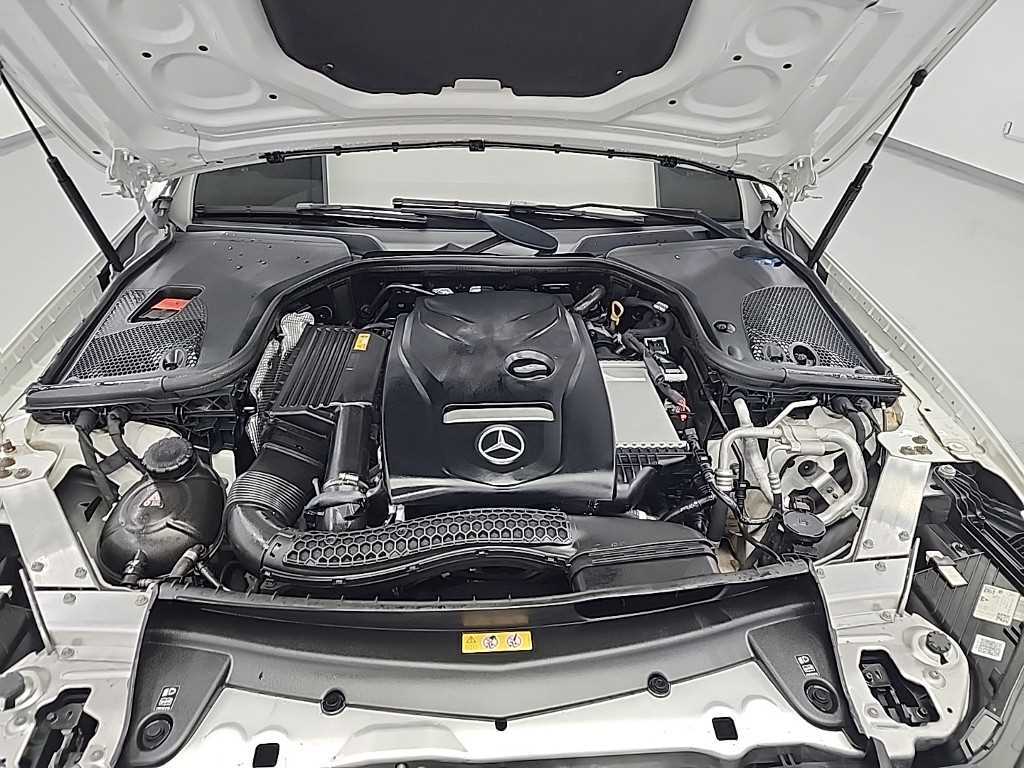 Mercedes Benz E class - Vista 5