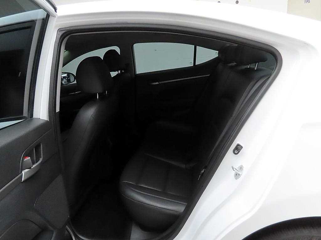 HYUNDAI Avante 2018 Blanco - Importación desde Corea - HF Imports Iquique - Foto 14