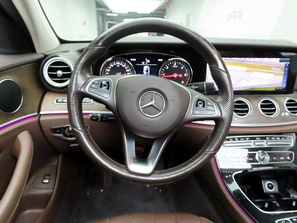 Mercedes Benz E class - Vista 8