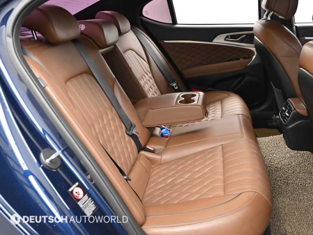 Genesis G70 - Vista 12