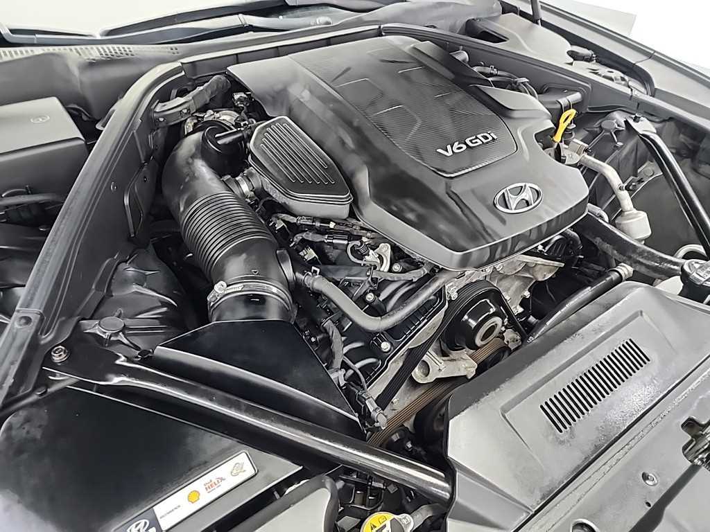 HYUNDAI Genesis - Vista 5