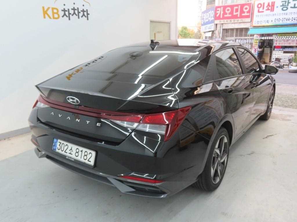HYUNDAI Avante - Vista 3