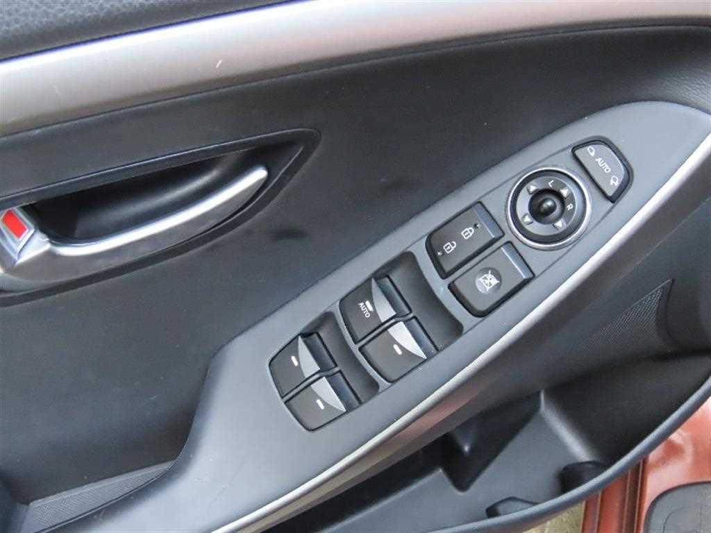 HYUNDAI i30 - Vista 12