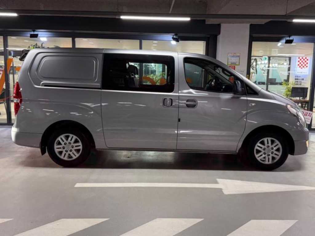 HYUNDAI Starex - Vista 3