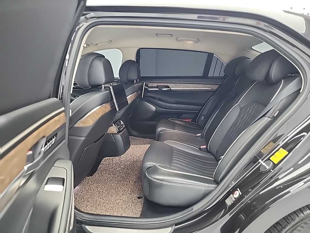 Genesis G90 - Vista 12