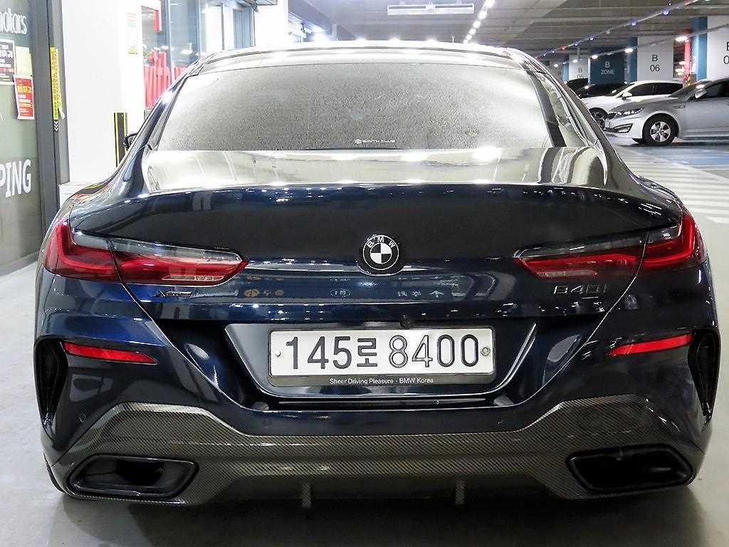 BMW 8 Series - Vista 5