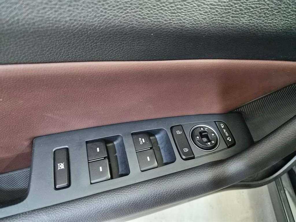 HYUNDAI Sonata - Vista 12