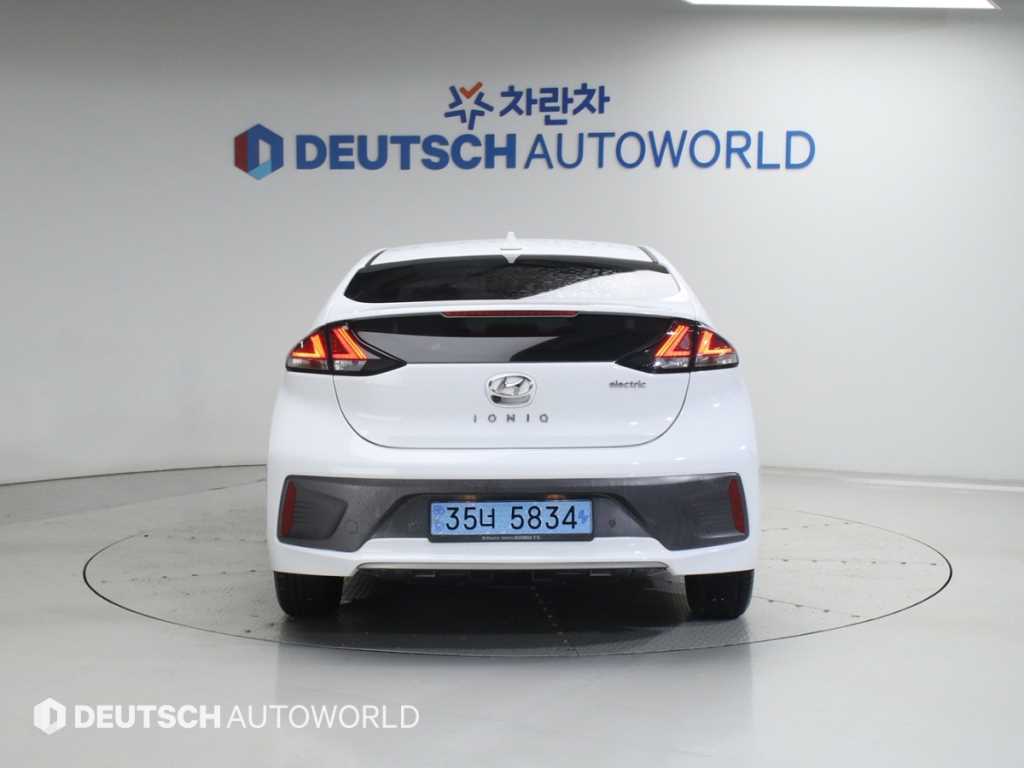 HYUNDAI Ioniq - Vista 4