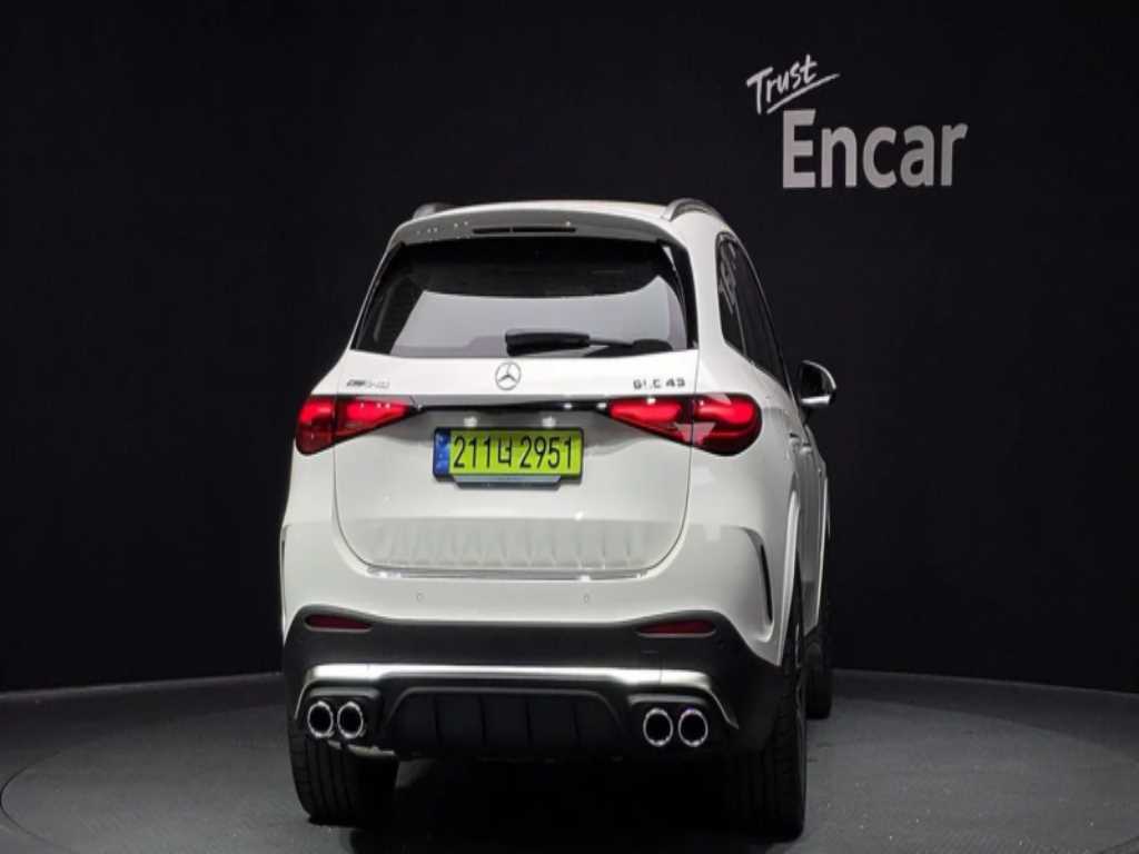 Mercedes Benz GLC Class - Vista 4