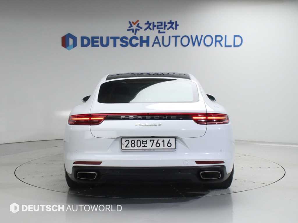Porsche Panamera - Vista 4
