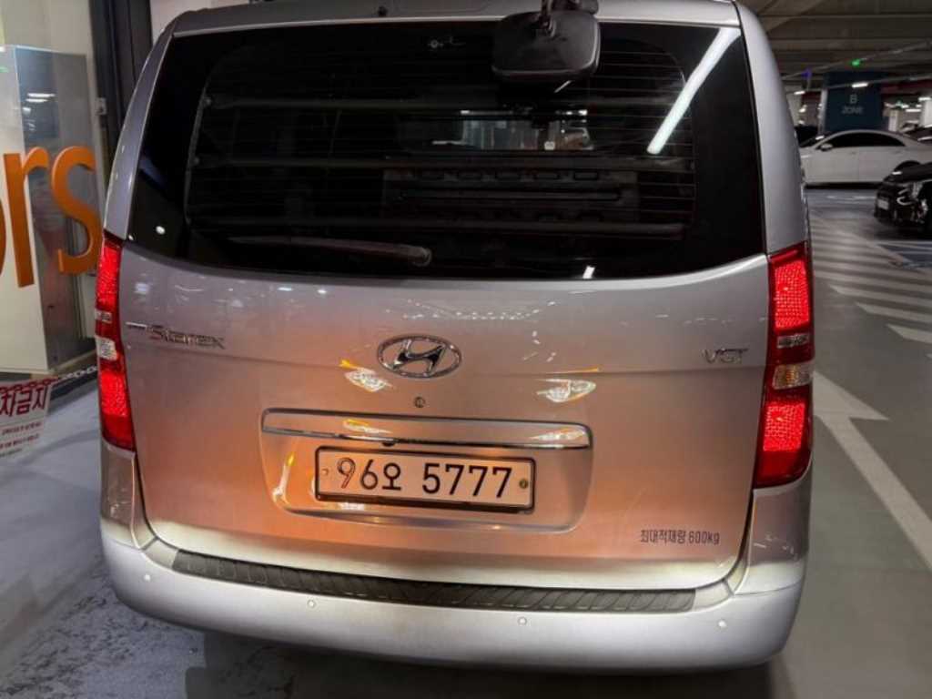 HYUNDAI Starex - Vista 5